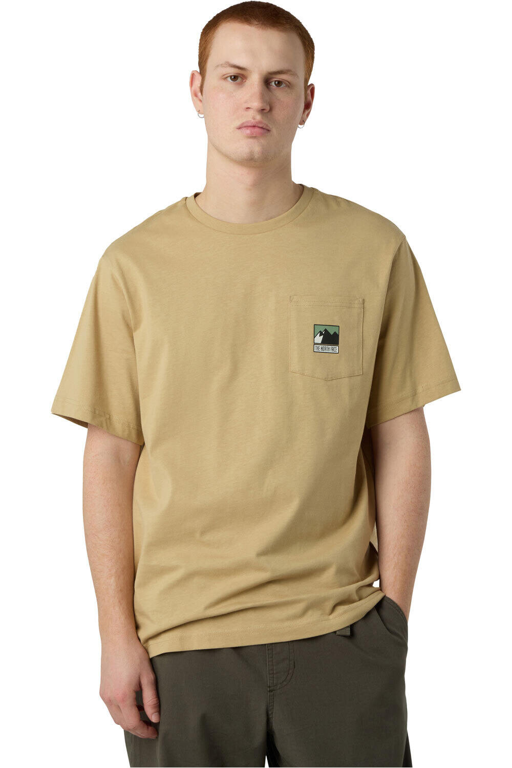 The North Face camiseta montaña manga corta hombre M MOUNTAIN LOGO RELAXED S/S POCKET TEE vista frontal