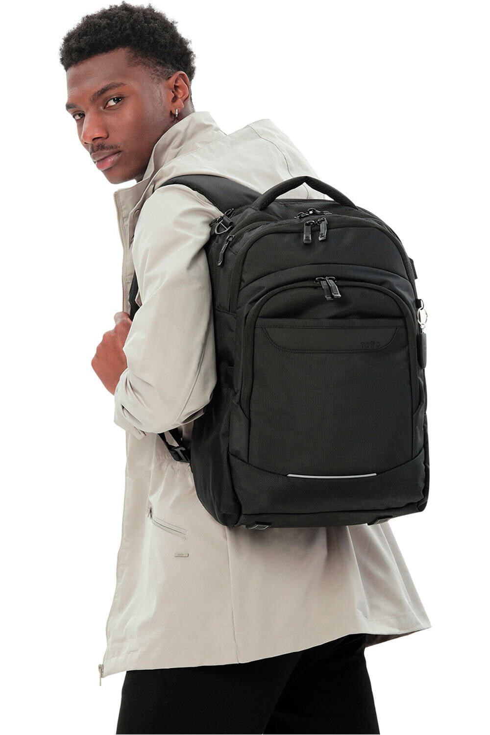 Totto mochila deporte MORRAL P TABLET Y PC COMMUTER vista frontal