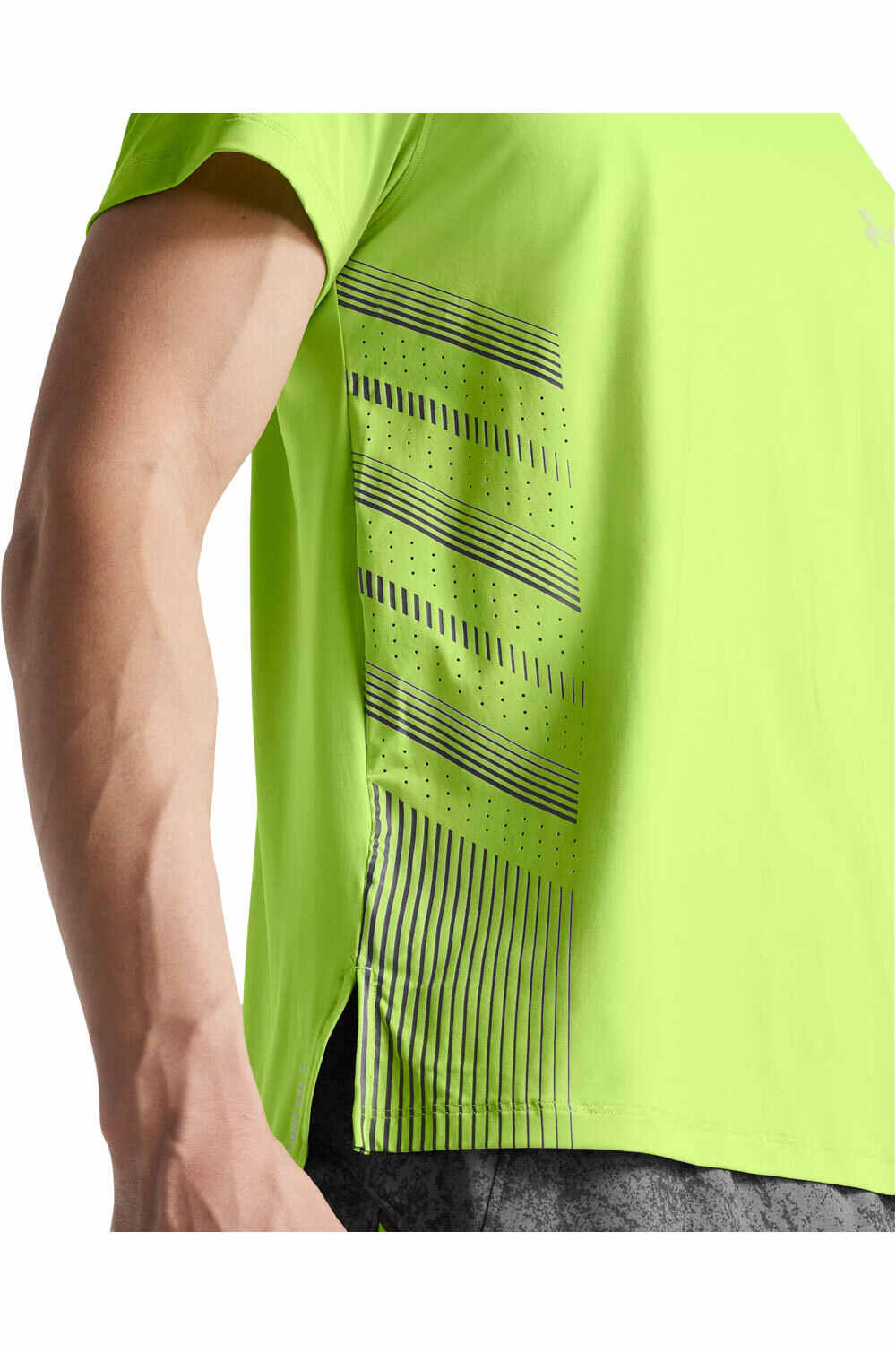 Under Armour camiseta técnica manga corta hombre UA LAUNCH ELITE GRAPHIC SS vista detalle